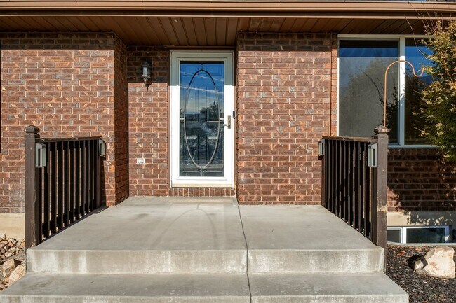 Building Photo - 1203 N 100 E