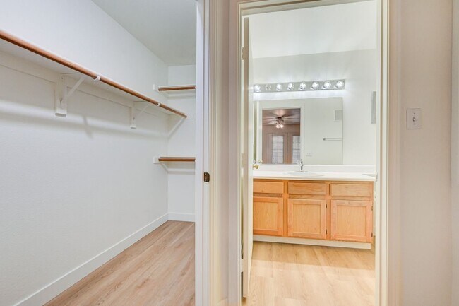Building Photo - 4555 E Sahara Ave