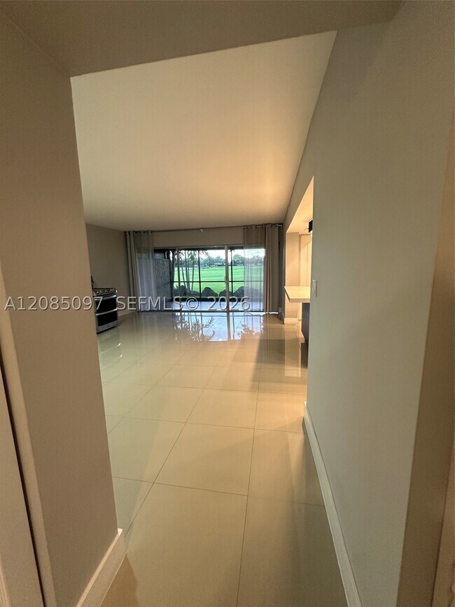 Building Photo - 14357 Kendale Lakes Dr