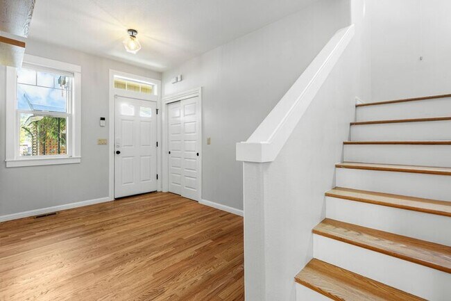 Building Photo - 2529 SE 32nd Ave