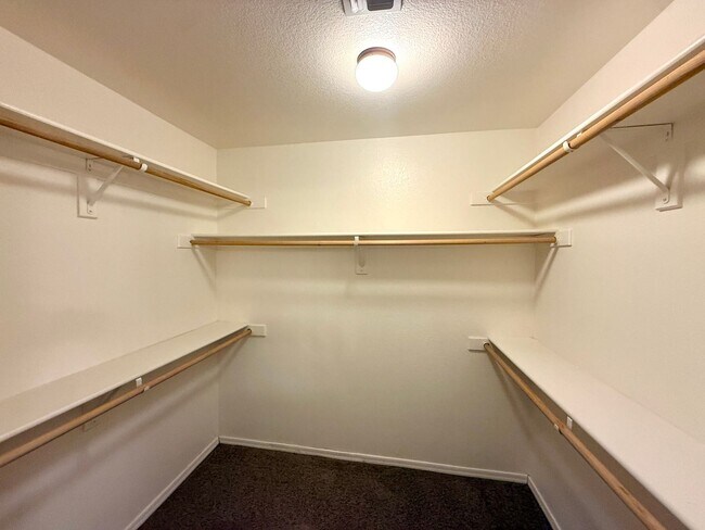 Building Photo - Great 3 bedroom, 2 bathroom home located in a cul-de-sac