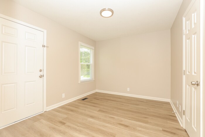 Building Photo - 415 Country Village Dr