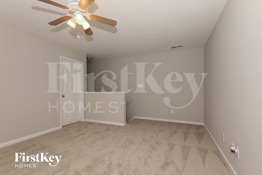 Building Photo - 321 Holton Dr