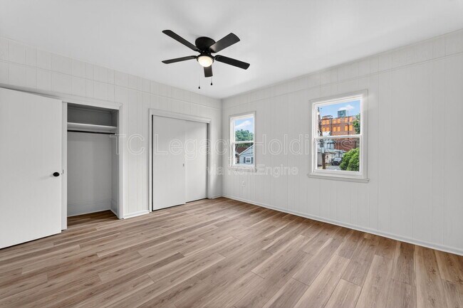 Building Photo - 321 Clark St