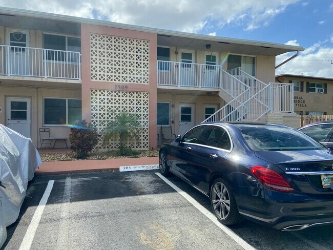 Building Photo - 2909 Middle River Dr