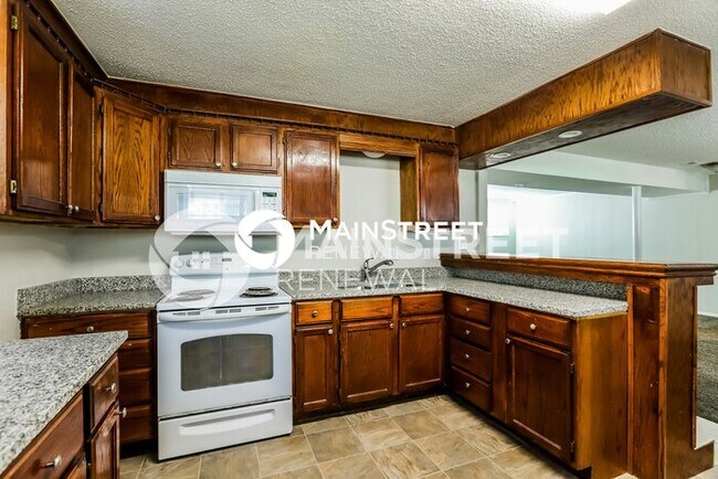 Building Photo - 4 Bedroom Pet-Friendly Home in KANSAS CITY, MO with Main Street Renewal