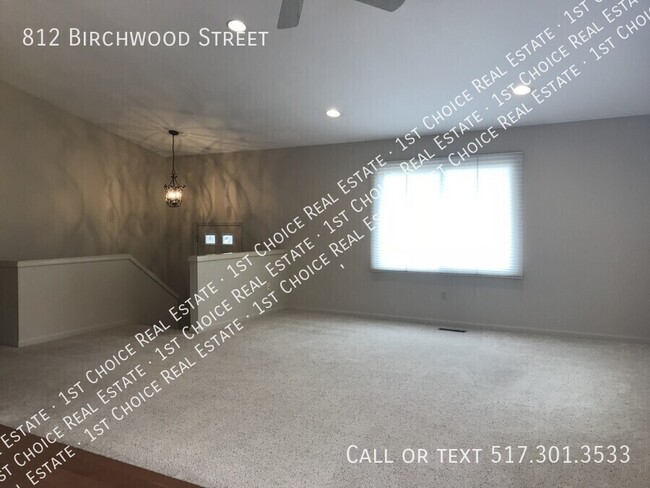 Building Photo - Available December - Great 3-BDR 3-BTH Hom...