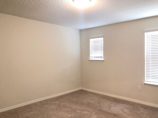 Building Photo - 2674 Mead Ave