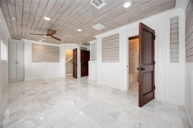 Building Photo - 4031 Fernwood Dr