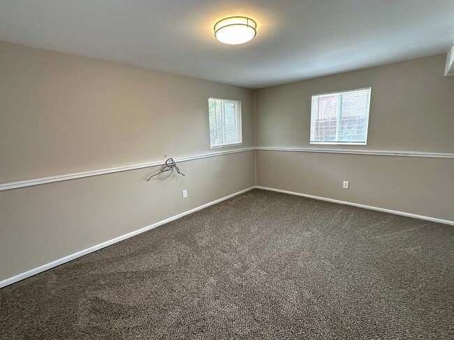Building Photo - 431 S Victor Way