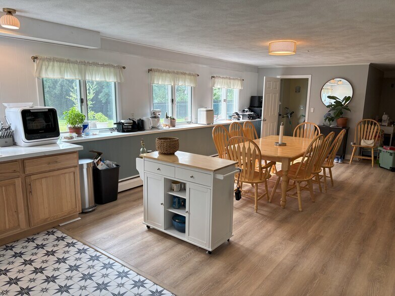 Dining Area - 5 Oak Ter