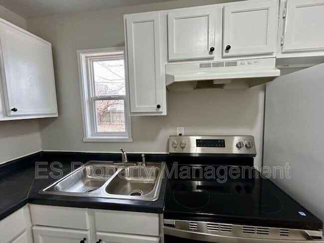 Building Photo - 4948 Patricia St