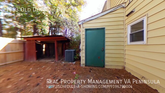 Building Photo - 3 Bedroom Town Home Near Mary Immaculate F...