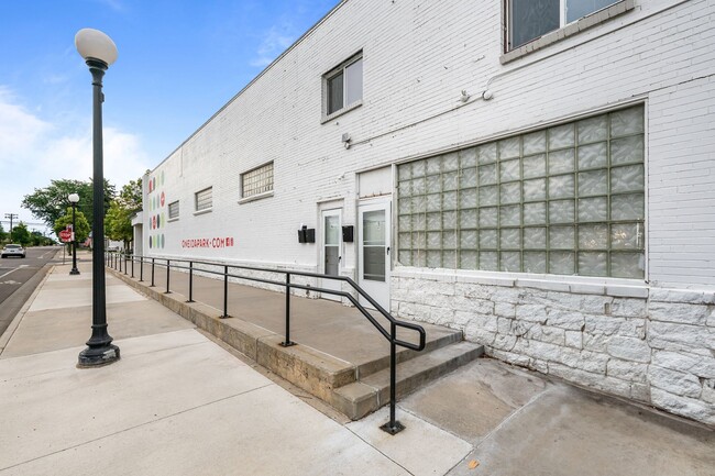 Building Photo - Come check out this beautiful apartment cl...