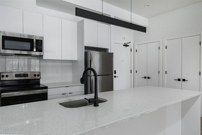 Building Photo - 200 Arno Dr