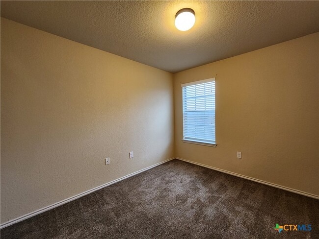 Building Photo - 622 Creekside Cir
