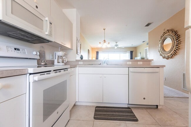 Building Photo - AMAZING CONDO IN WATERSIDE CLUB