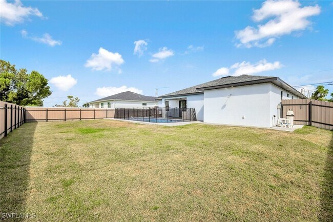 Building Photo - 502 SW 25th Pl