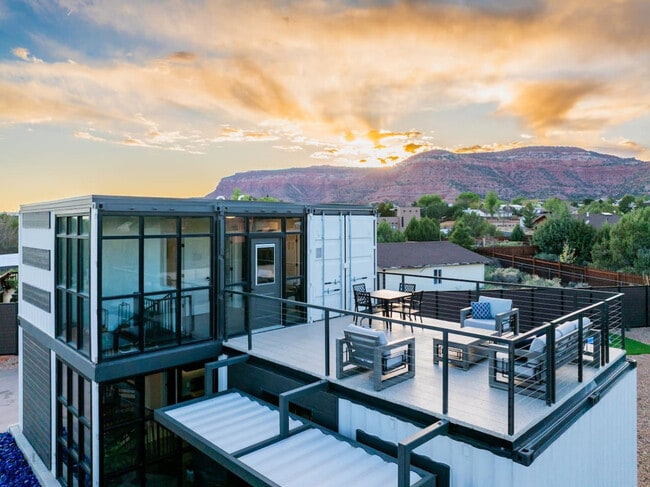 Building Photo - 736 W Rider Dr