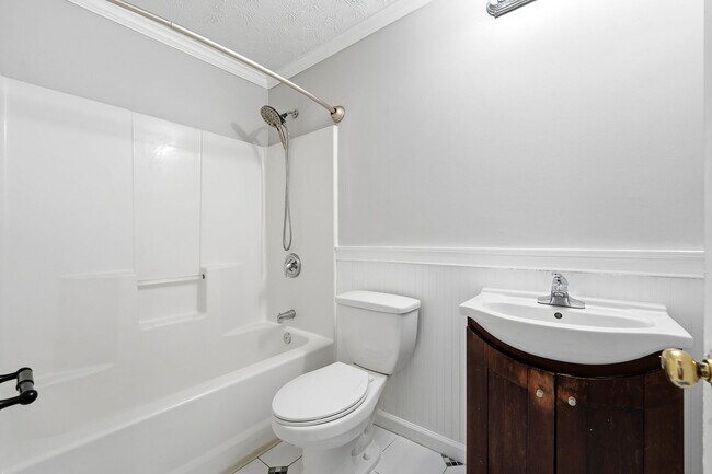 Building Photo - Ranch home with 4 bedrooms and a bonus room.