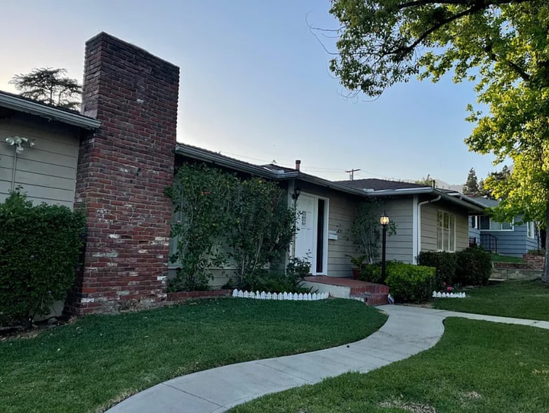 Building Photo - 1085 Riviera Dr