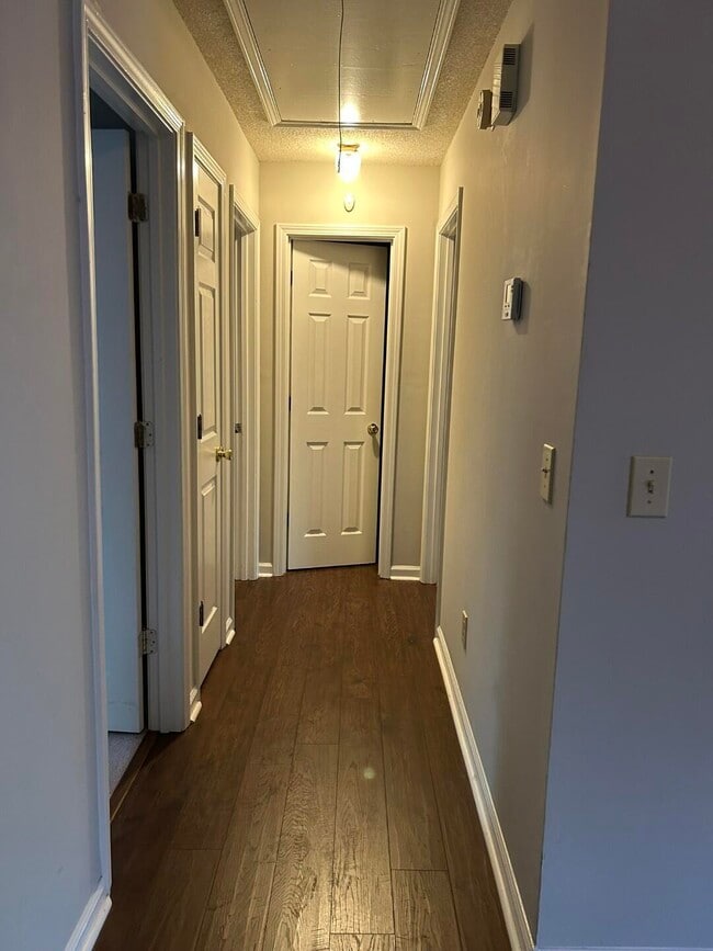 Building Photo - 20 Amos Ct