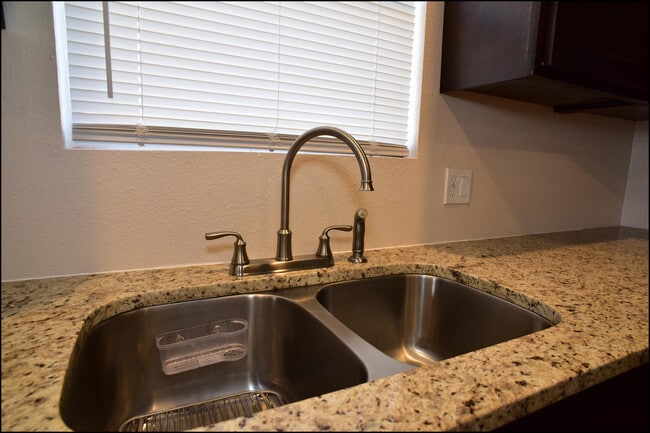 Building Photo - 7229 Canyon Run Dr