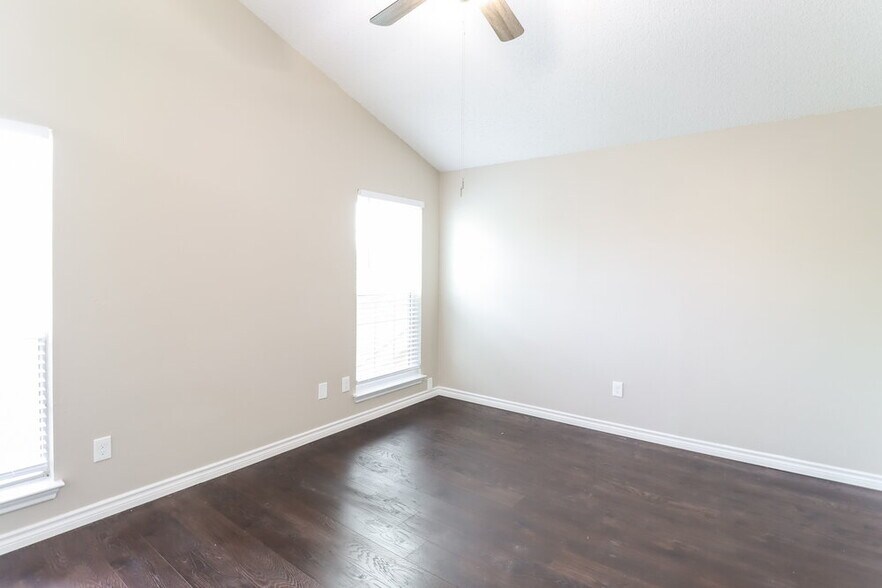 Building Photo - 4612 Greenwich Dr