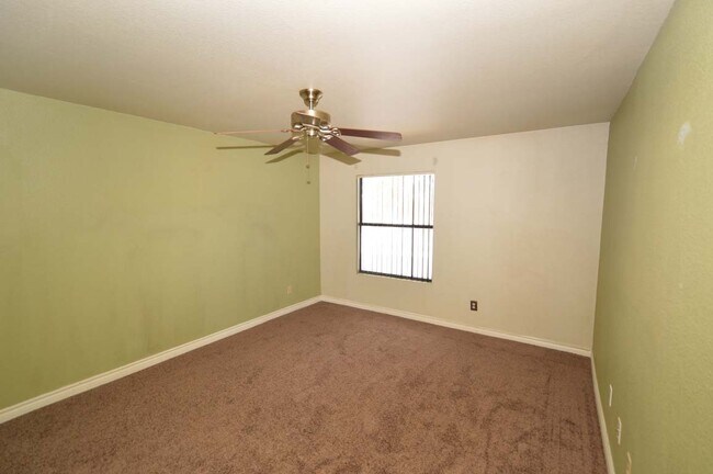 Building Photo - 2nd Floor Condo in a Gated Community