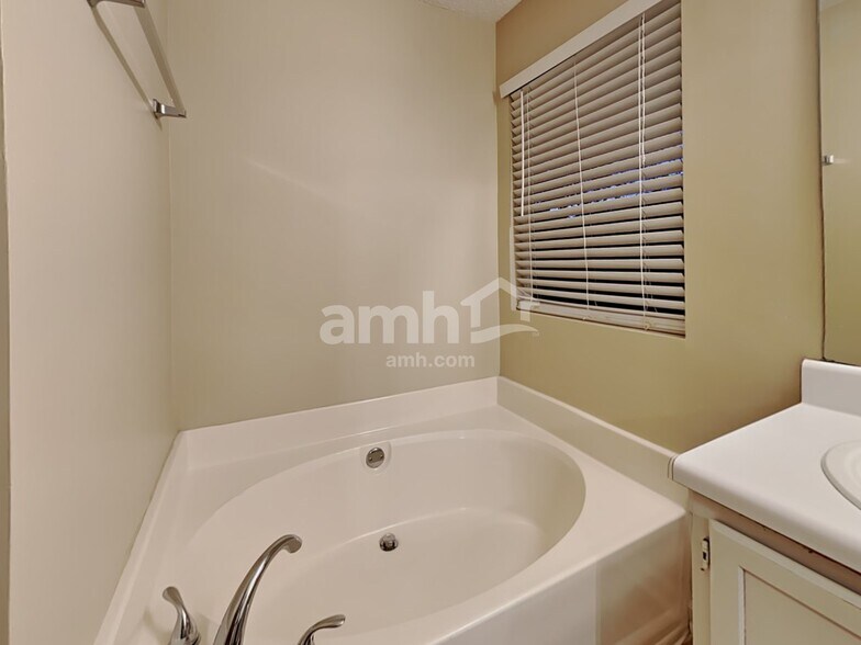 Building Photo - 4845 Chasestone Ct