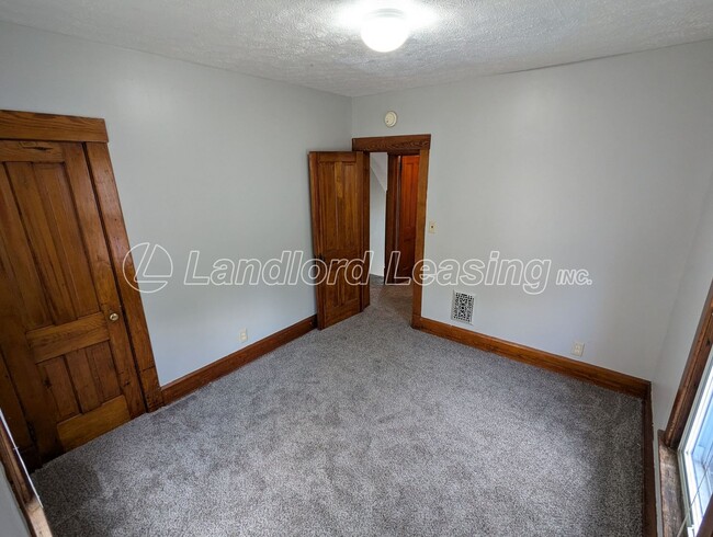 Building Photo - $499 Security Deposit Special!!