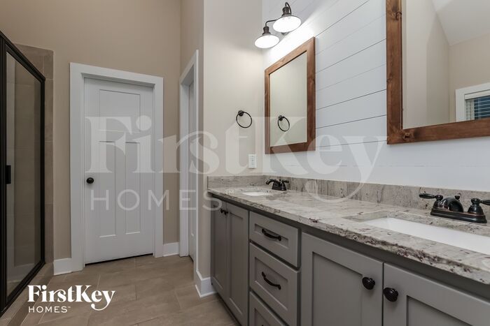 Building Photo - 708 Jersey Dr