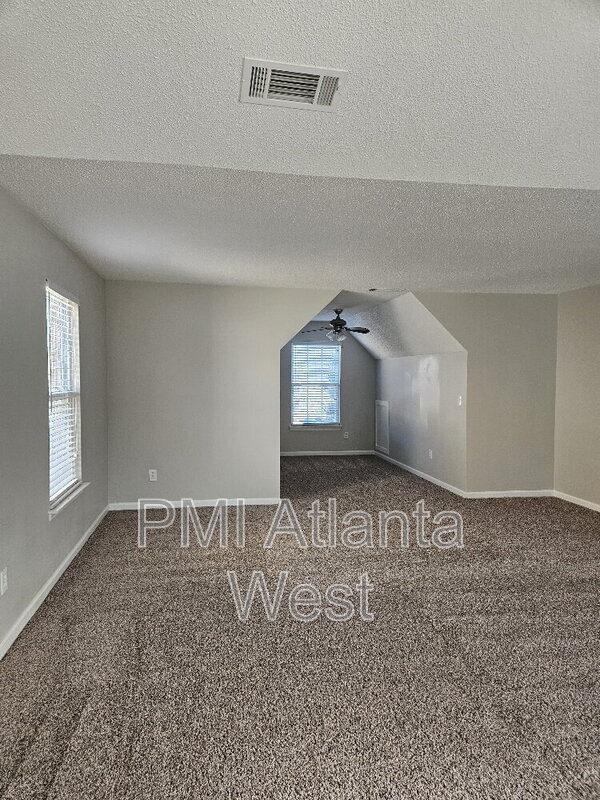 Building Photo - 1013 Odelle Cir