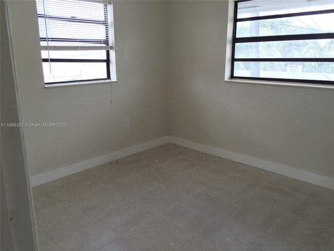Building Photo - 1542 NW 35th St