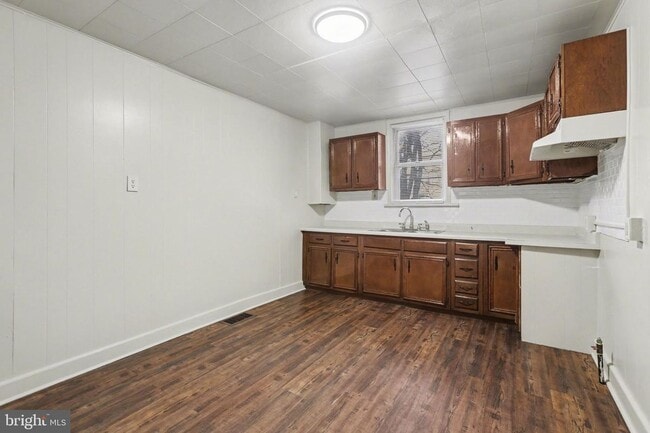 Building Photo - 335 Poplar St