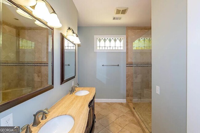 Building Photo - 1282 Monroe Dr NE