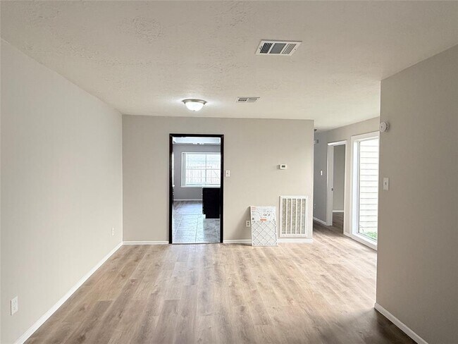 Building Photo - 6624 Westwick Dr