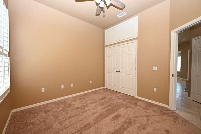 Building Photo - 2618 High Ridge Dr