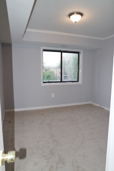 Building Photo - 3240 S 28th St