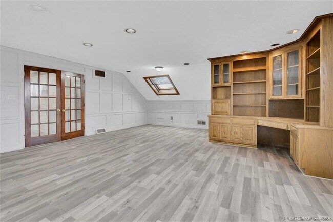 Building Photo - 571 Wolcott St