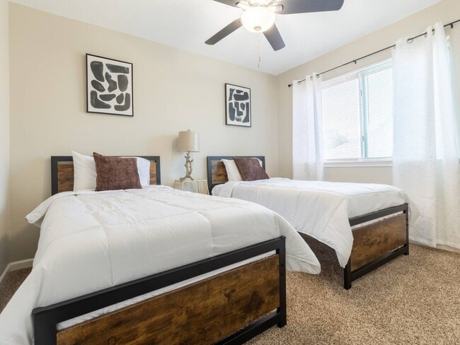 Building Photo - 2005 Village Park Dr