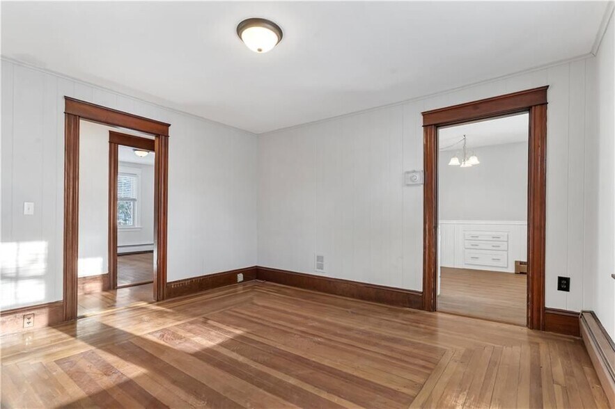 Building Photo - 19 Sherwood Ave