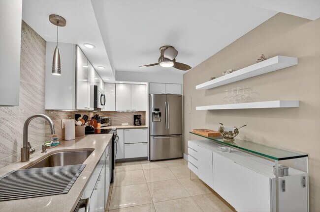 Building Photo - 3546 S Ocean Blvd