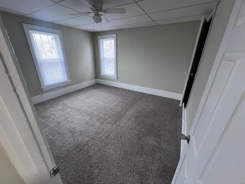 Building Photo - 2309 5th Ave