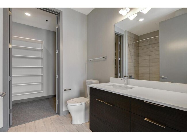 Building Photo - 315 1st Ave NE