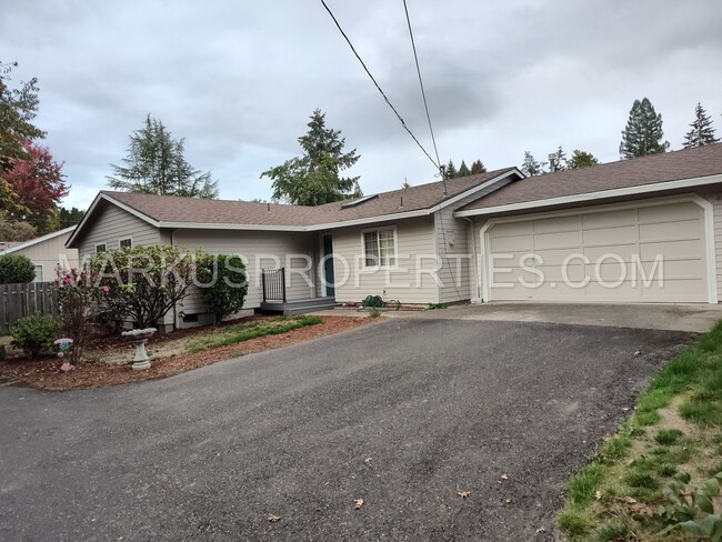 Building Photo - Charming three bedroom home for rent.