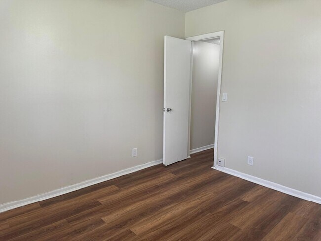 Building Photo - 3710 N Pine Island Rd