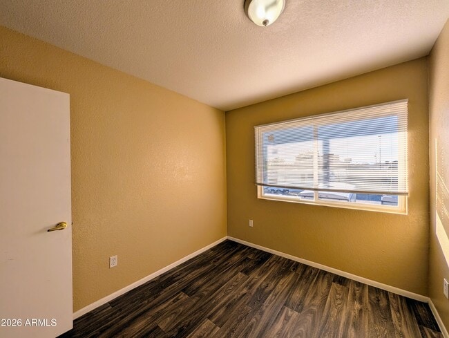 Building Photo - 9228 N 7th Ave