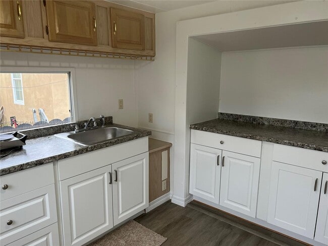 Building Photo - 1600 NW 42nd St