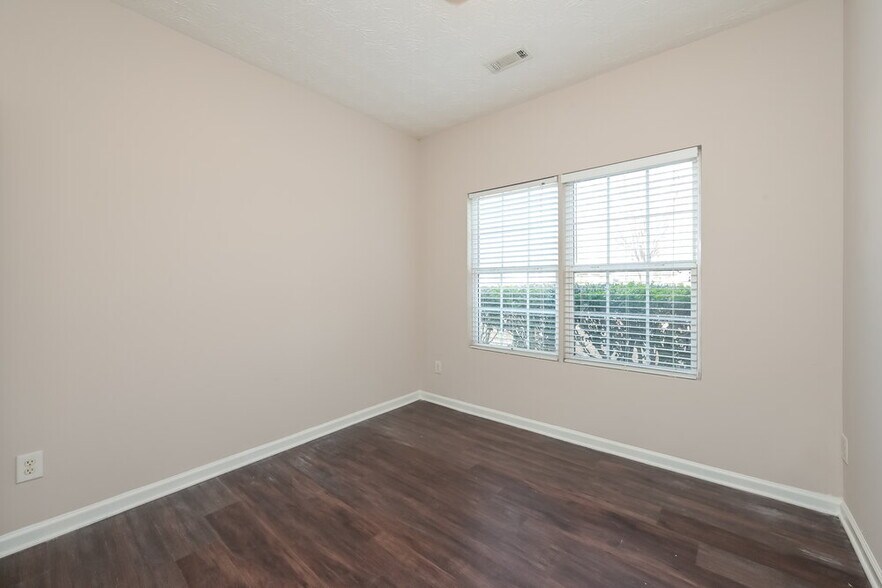 Building Photo - 240 Cranesbill Way